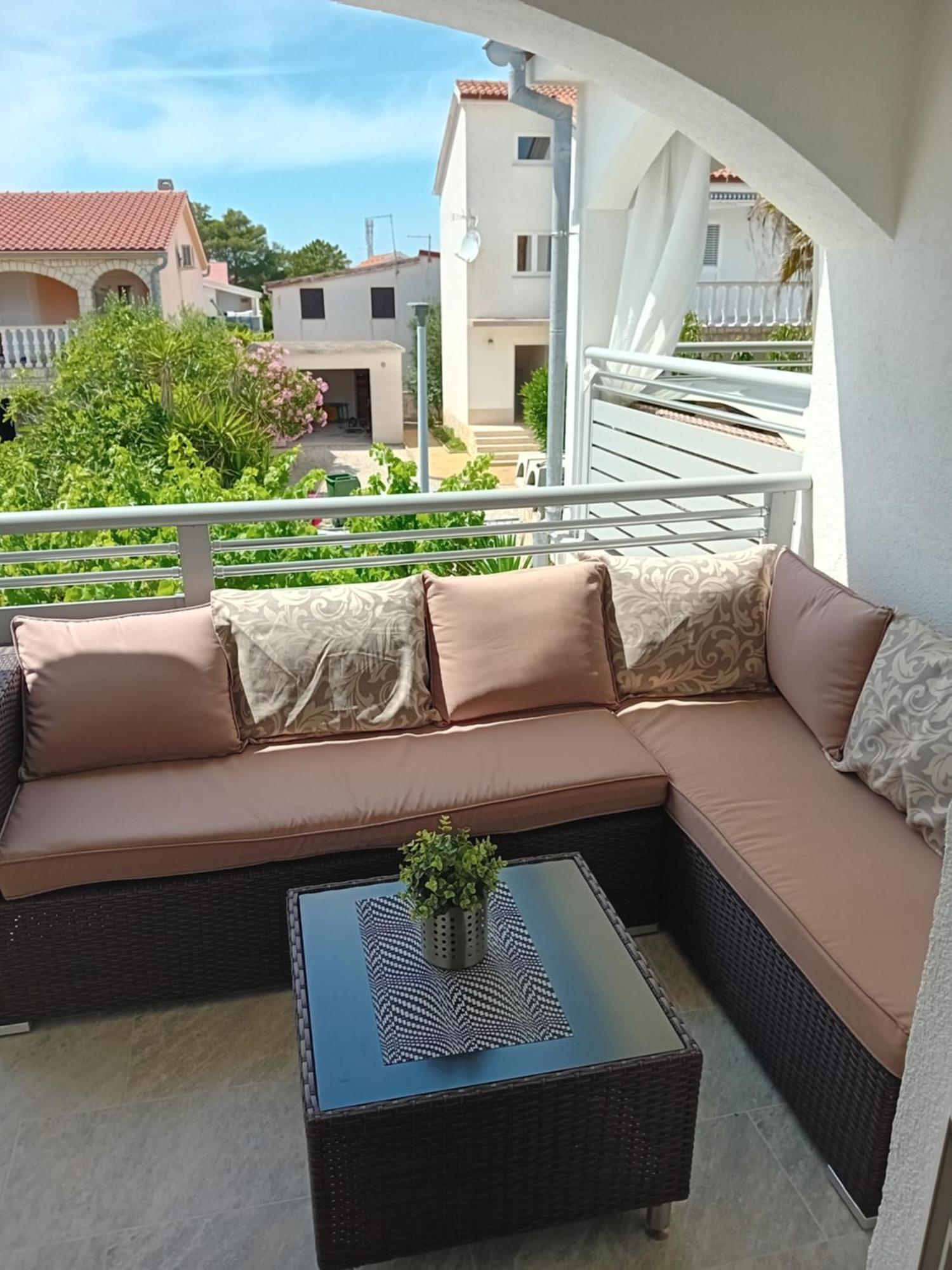 Apatmani Peternel Apartment Vir Exterior photo