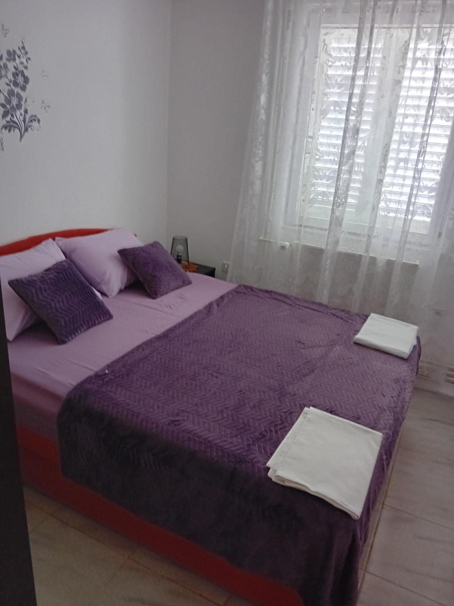 Apatmani Peternel Apartment Vir Exterior photo