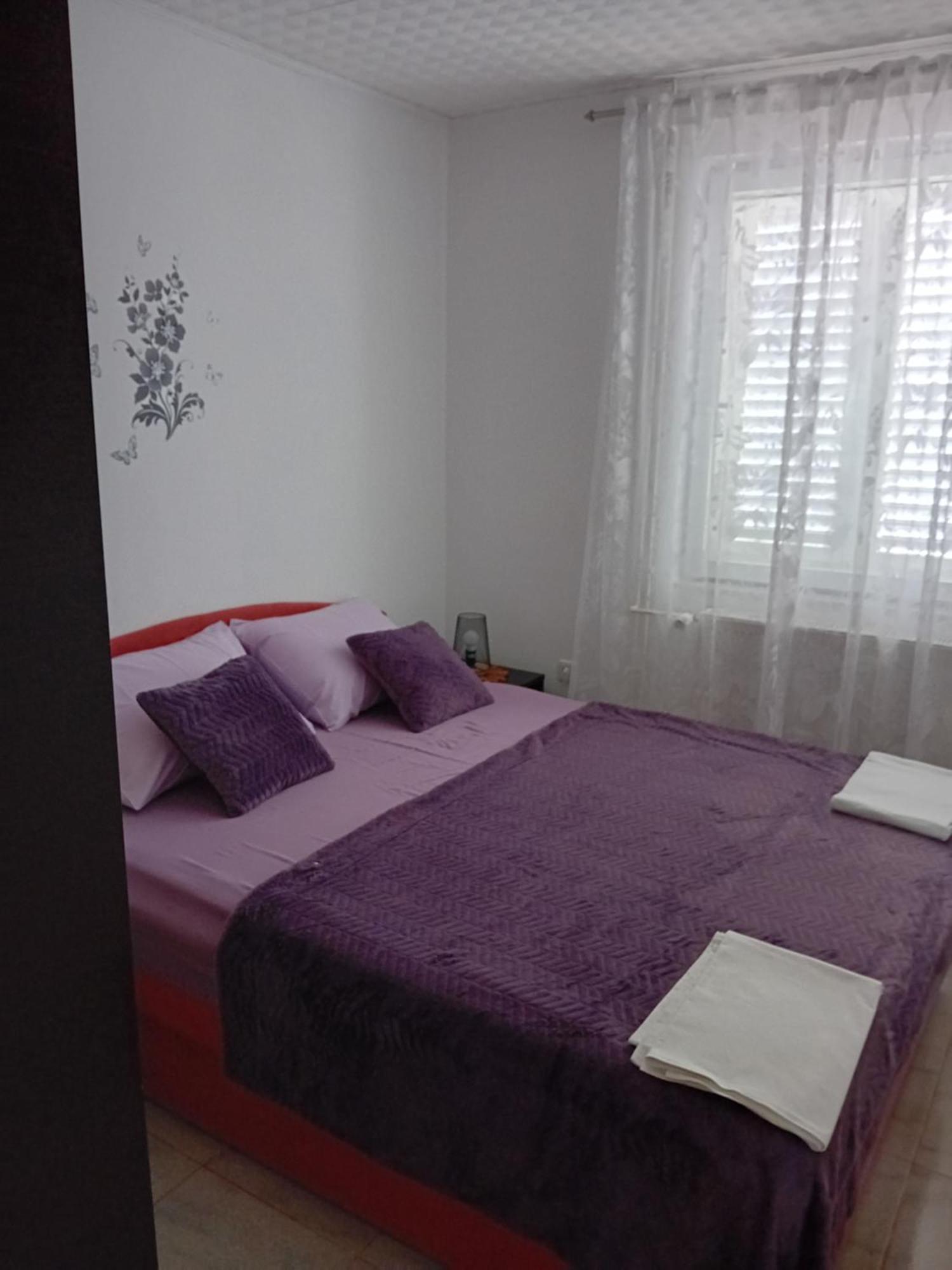 Apatmani Peternel Apartment Vir Exterior photo