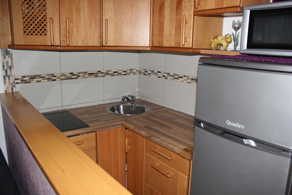 Apatmani Peternel Apartment Vir Exterior photo