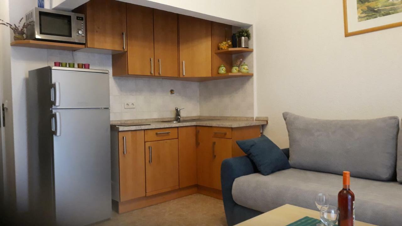 Apatmani Peternel Apartment Vir Exterior photo